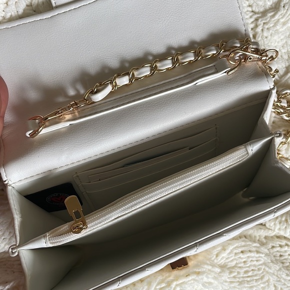NWT- Urban Expressions white Wendy vegan leather bag with detachable chain - Picture 5 of 11